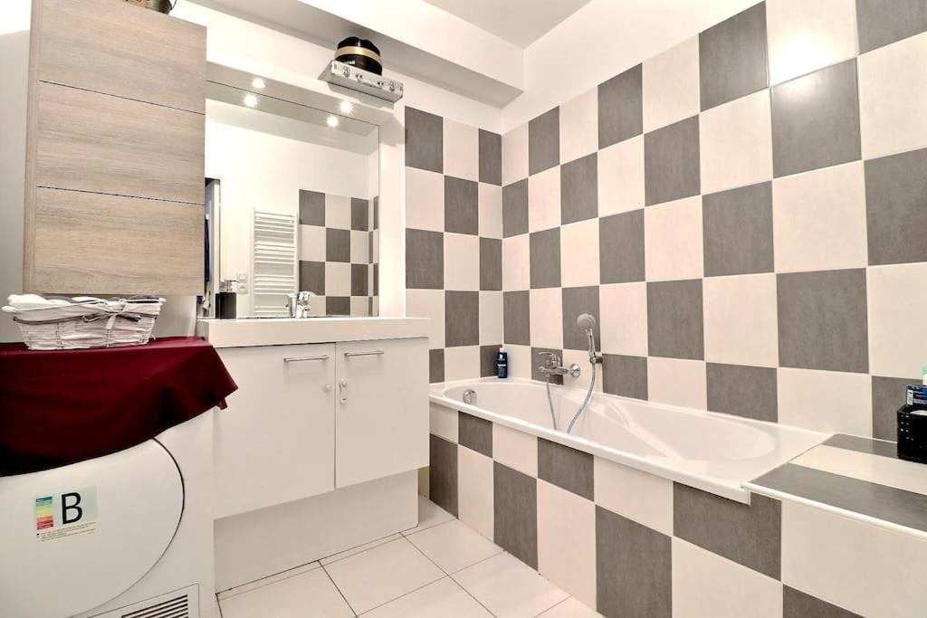 Tres Bel Appartement Contemporain Et Calme Fréjus Exterior photo