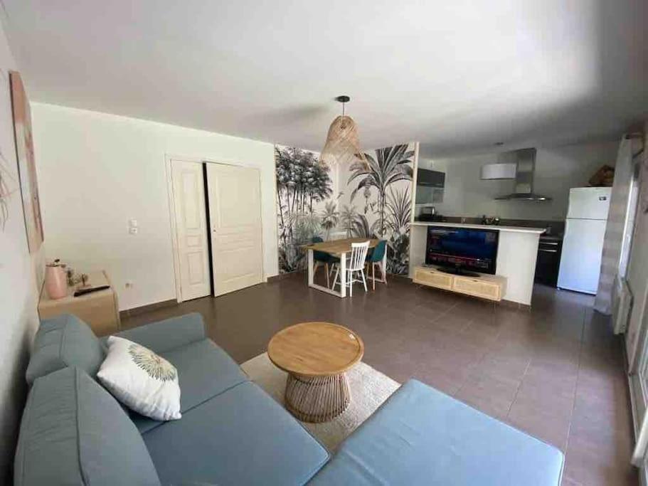 Tres Bel Appartement Contemporain Et Calme Fréjus Exterior photo